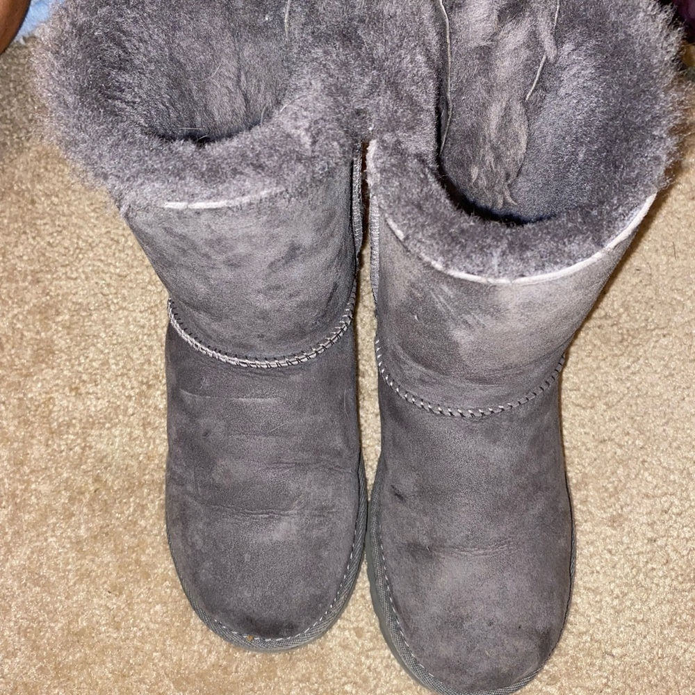 UGG Soft Gray Fur-Lined Interior